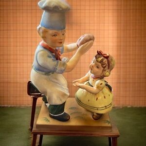 Vintage Lefton Pat a Cake Figurine